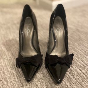 Women heels with bow